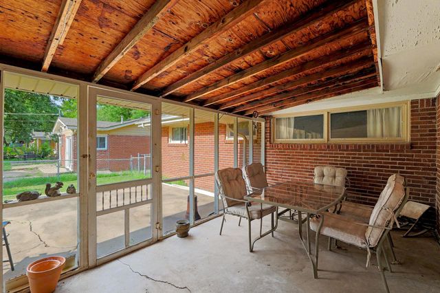 1156 N Lakeview Dr, Derby, KS 67037