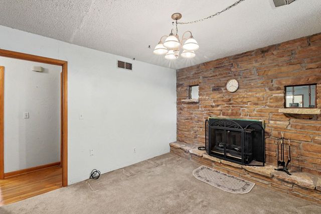 1156 N Lakeview Dr, Derby, KS 67037