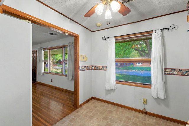 1156 N Lakeview Dr, Derby, KS 67037