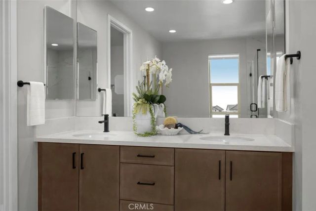316 Pluto, Irvine, CA 92618