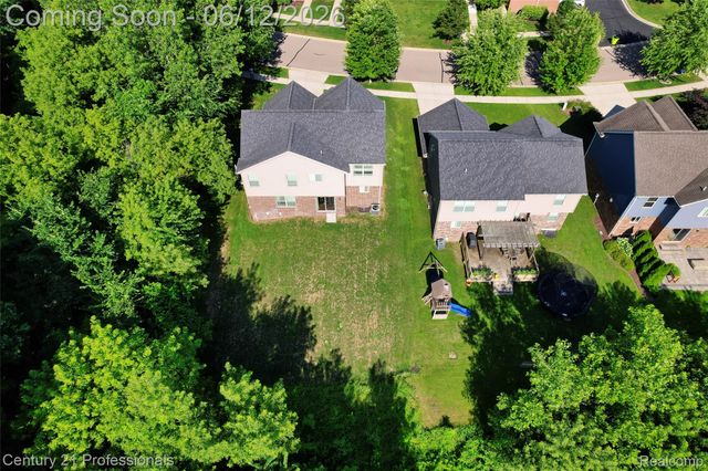28323 Oakmonte Circle, Lyon Charter Township, MI 48165