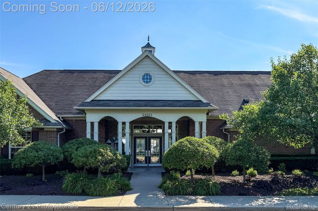 28323 Oakmonte Circle, Lyon Charter Township, MI 48165