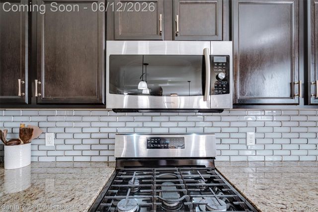 28323 Oakmonte Circle, Lyon Charter Township, MI 48165