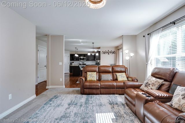28323 Oakmonte Circle, Lyon Charter Township, MI 48165
