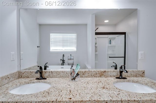 28323 Oakmonte Circle, Lyon Charter Township, MI 48165