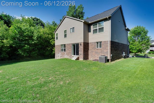 28323 Oakmonte Circle, Lyon Charter Township, MI 48165