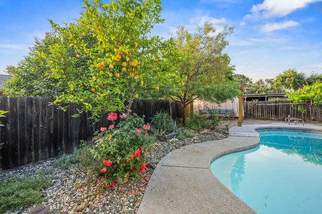 4393 Virgusell Cir, Carmichael, CA 95608