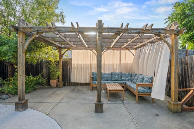 4393 Virgusell Cir, Carmichael, CA 95608