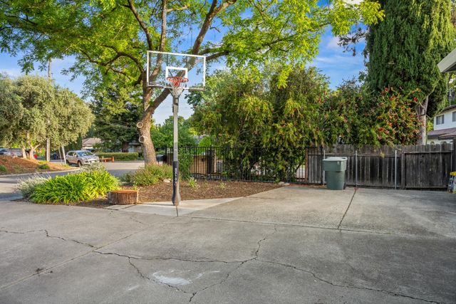 4393 Virgusell Cir, Carmichael, CA 95608