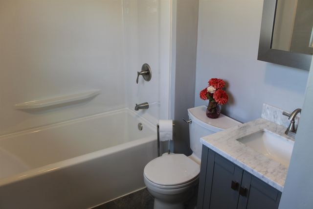 524 W 1st St, Valley Center, KS 67147