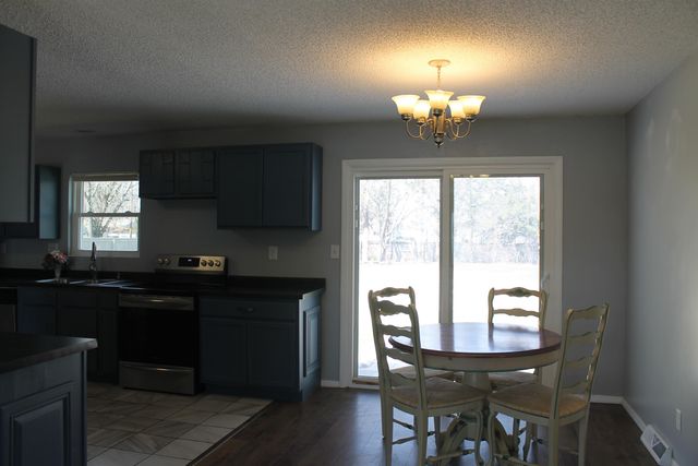 524 W 1st St, Valley Center, KS 67147