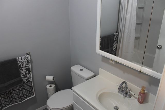 524 W 1st St, Valley Center, KS 67147