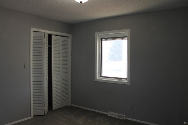 524 W 1st St, Valley Center, KS 67147