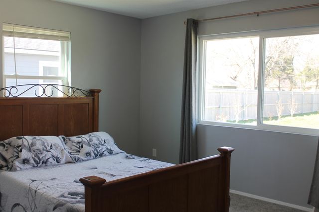 524 W 1st St, Valley Center, KS 67147