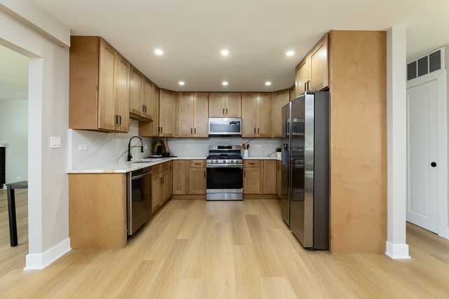 20 Maricopa Lane, Hoffman Estates, IL 60169