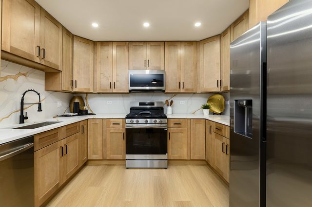 20 Maricopa Lane, Hoffman Estates, IL 60169