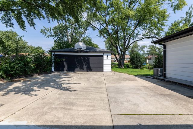 20 Maricopa Lane, Hoffman Estates, IL 60169