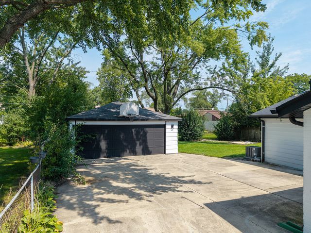 20 Maricopa Lane, Hoffman Estates, IL 60169