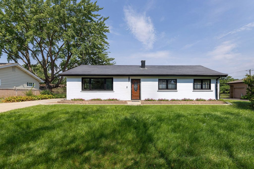20 Maricopa Lane, Hoffman Estates, IL 60169