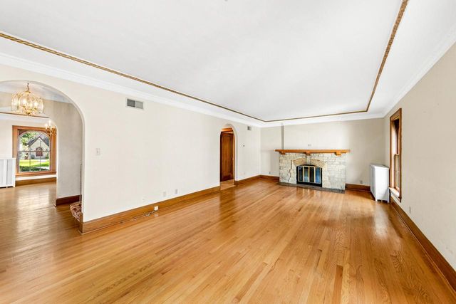 2263 Ludington AVENUE, Wauwatosa, WI 53226