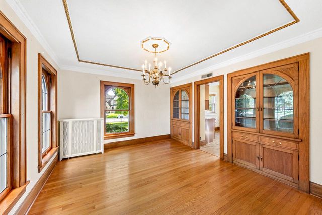 2263 Ludington AVENUE, Wauwatosa, WI 53226