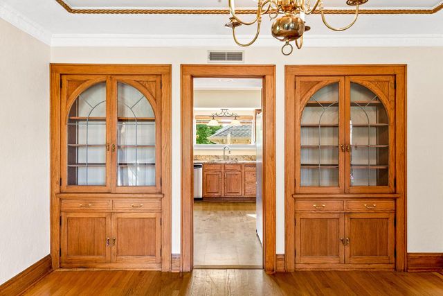 2263 Ludington AVENUE, Wauwatosa, WI 53226