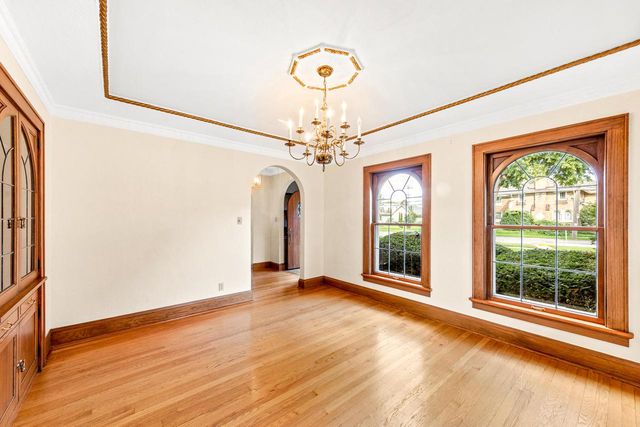 2263 Ludington AVENUE, Wauwatosa, WI 53226