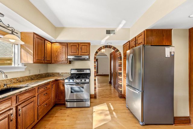 2263 Ludington AVENUE, Wauwatosa, WI 53226