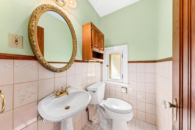 2263 Ludington AVENUE, Wauwatosa, WI 53226