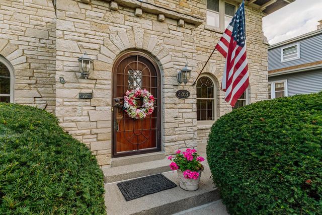 2263 Ludington AVENUE, Wauwatosa, WI 53226