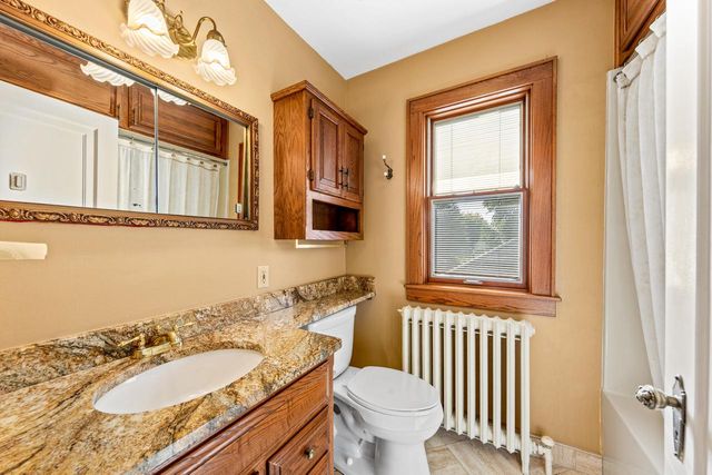 2263 Ludington AVENUE, Wauwatosa, WI 53226