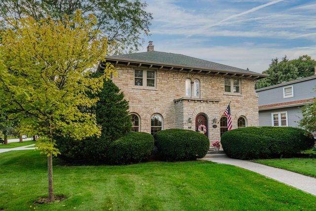 2263 Ludington AVENUE, Wauwatosa, WI 53226