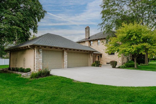2263 Ludington AVENUE, Wauwatosa, WI 53226
