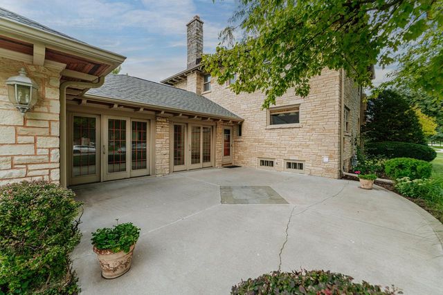 2263 Ludington AVENUE, Wauwatosa, WI 53226