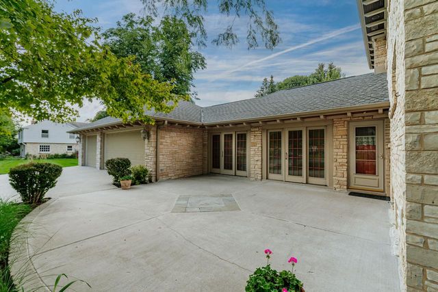 2263 Ludington AVENUE, Wauwatosa, WI 53226