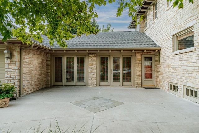 2263 Ludington AVENUE, Wauwatosa, WI 53226