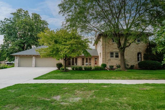2263 Ludington AVENUE, Wauwatosa, WI 53226
