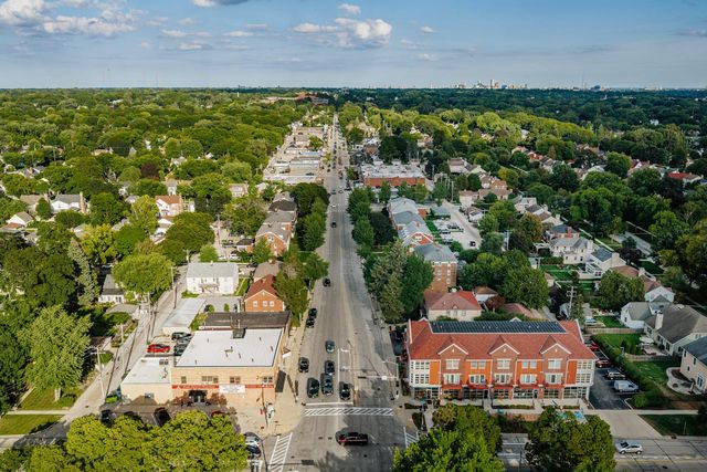2263 Ludington AVENUE, Wauwatosa, WI 53226