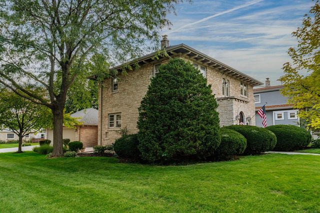 2263 Ludington AVENUE, Wauwatosa, WI 53226