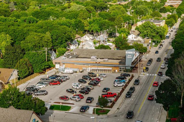 2263 Ludington AVENUE, Wauwatosa, WI 53226