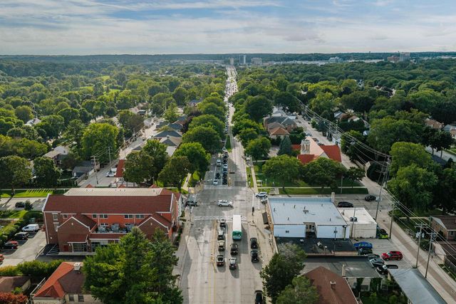 2263 Ludington AVENUE, Wauwatosa, WI 53226