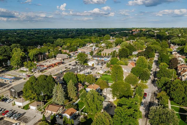 2263 Ludington AVENUE, Wauwatosa, WI 53226