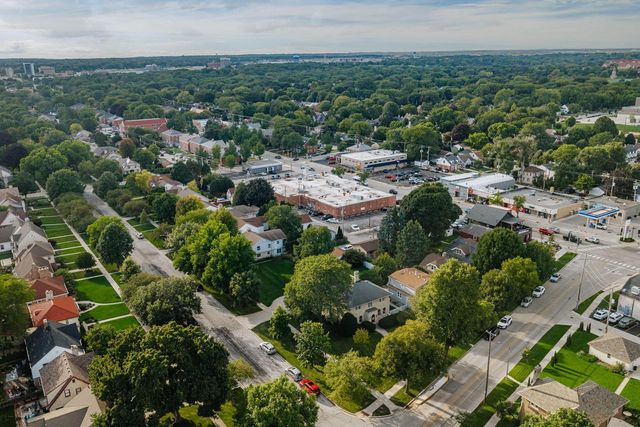 2263 Ludington AVENUE, Wauwatosa, WI 53226