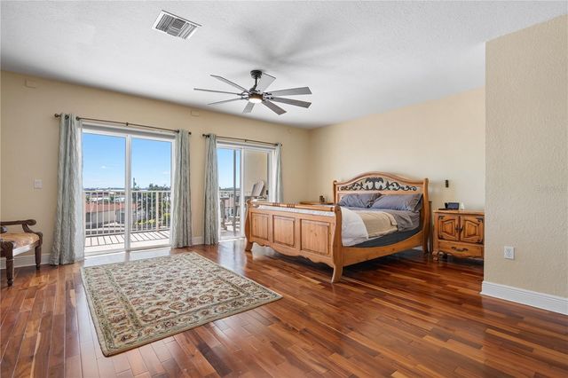 9923 MANATEE AVENUE W, Bradenton, FL 34209