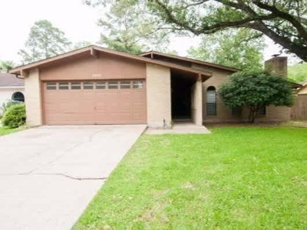 18110 Navajo Trail Drive, Spring, TX 77388