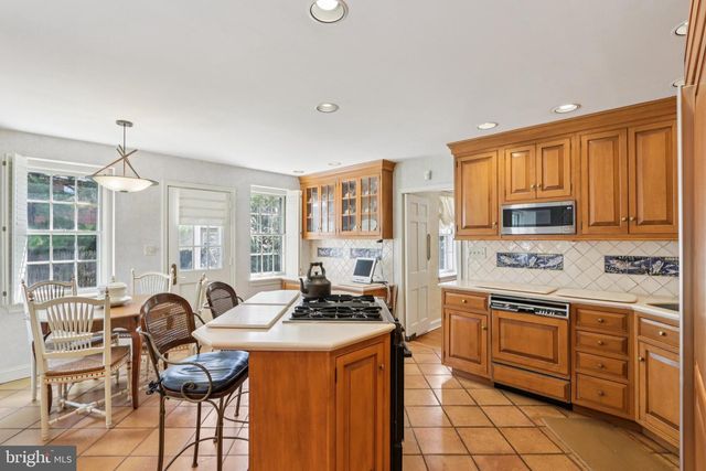 925 LEOPARD RD, Jenkintown, PA 19046