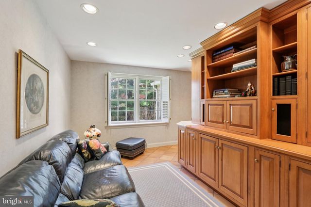 925 LEOPARD RD, Jenkintown, PA 19046