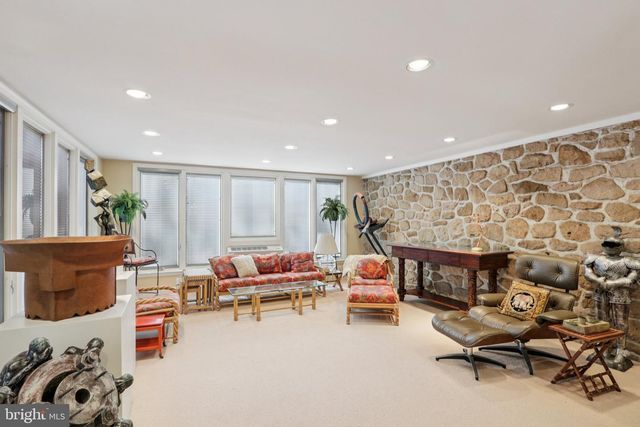 925 LEOPARD RD, Jenkintown, PA 19046