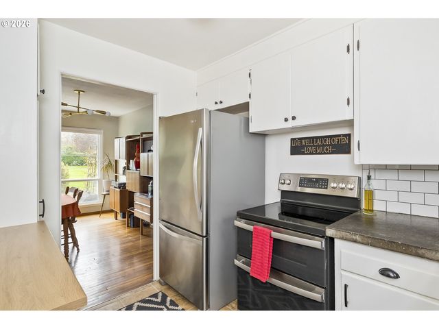 6923 Ne BROADWAY, Portland, OR 97213