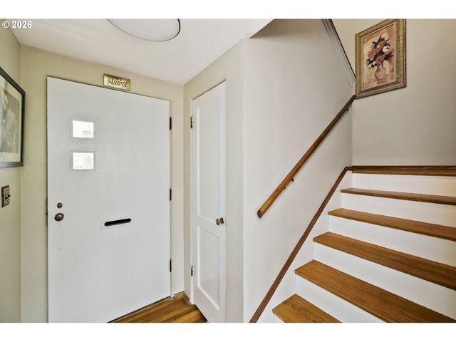 6923 Ne BROADWAY, Portland, OR 97213